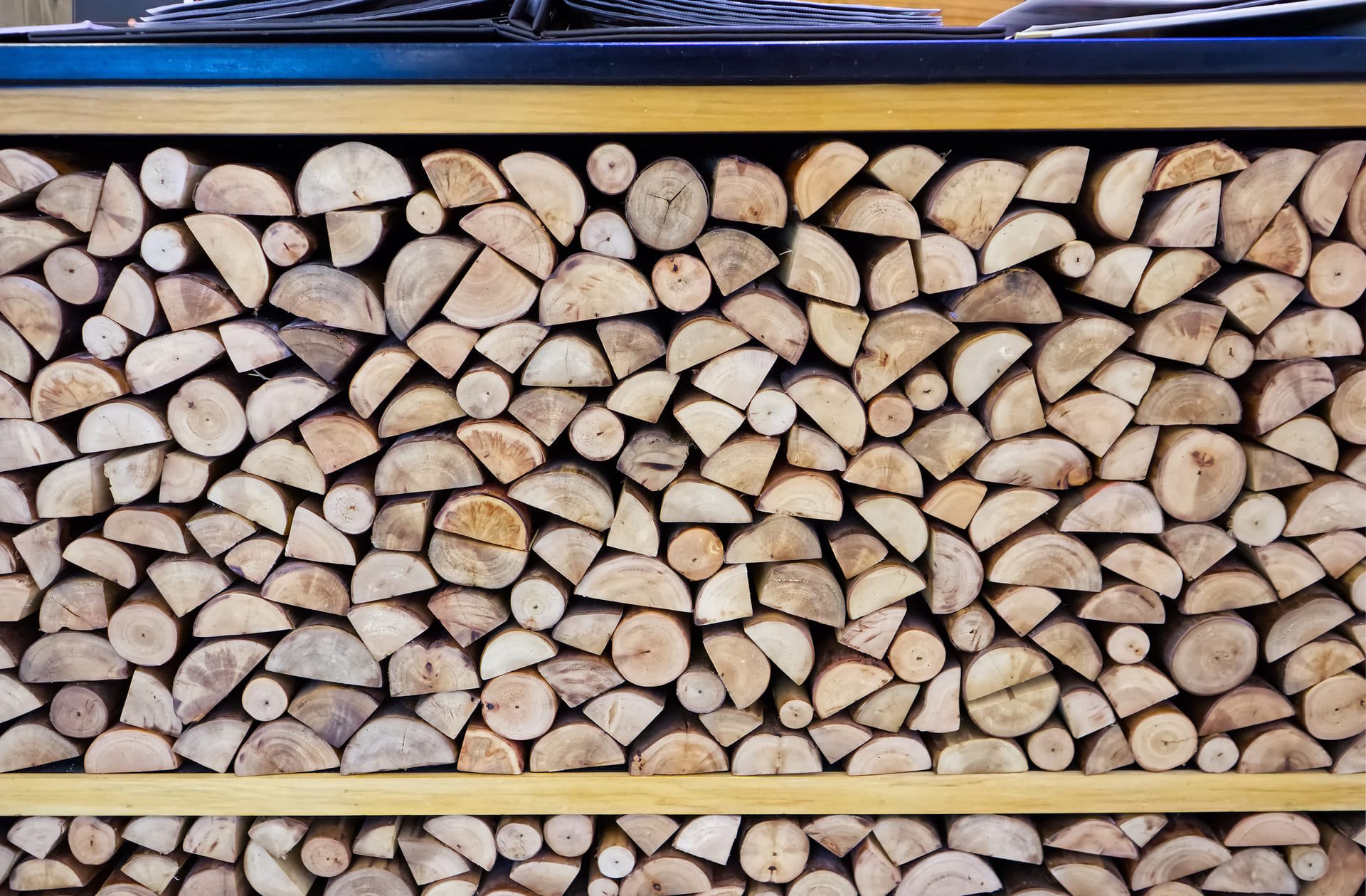 brennholz-regal.jpg